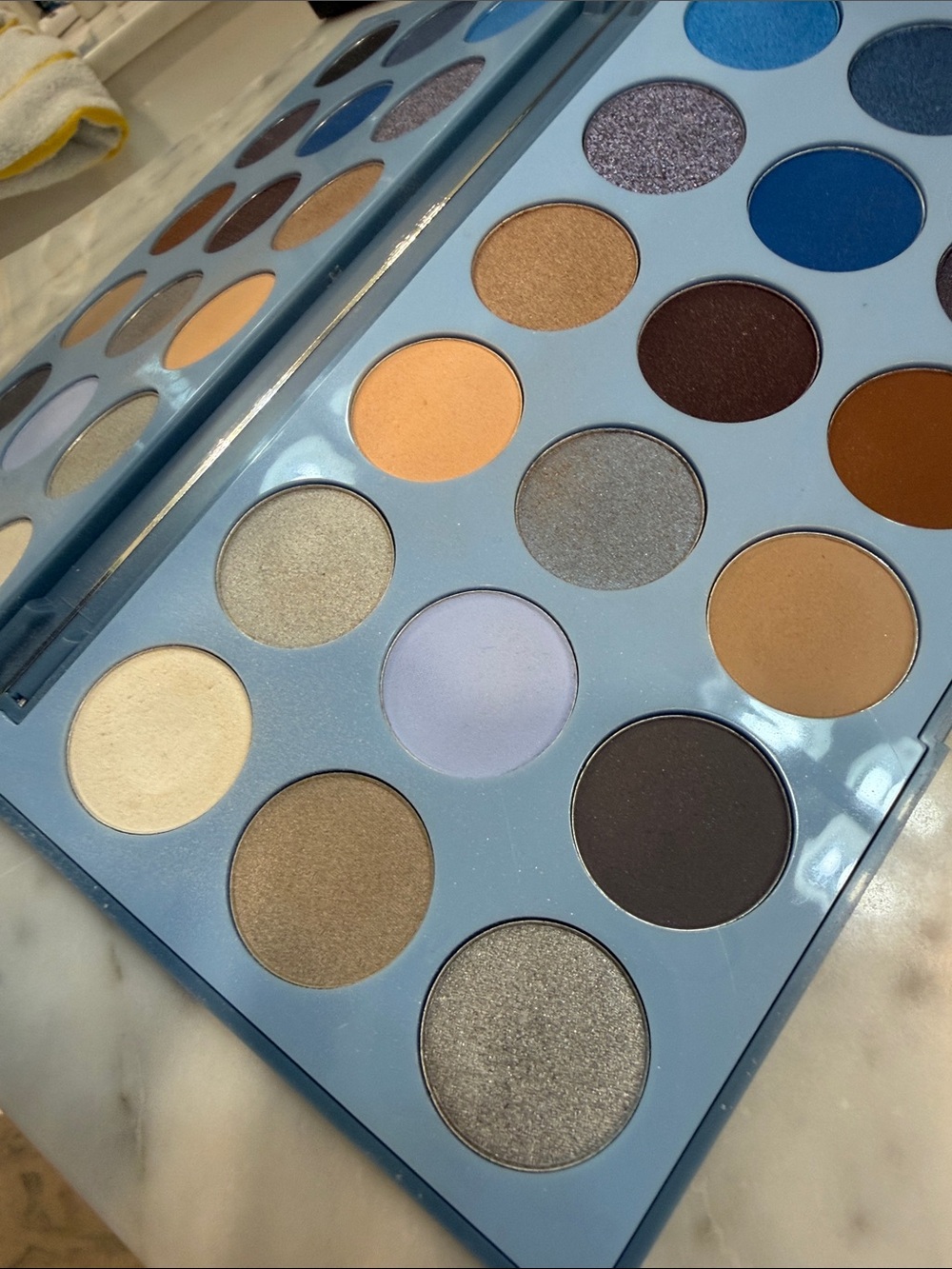 Morphe - Picture 2 of 3